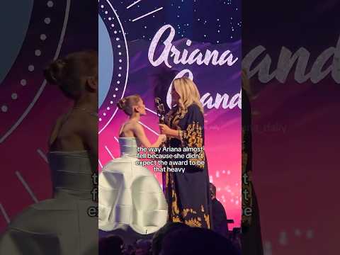 the way Ariana Grande almost fell because she didn't expect it to be heavy 😂 #arianagrande