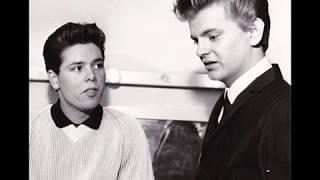 She Means Nothing To Me (Version 1) - Phil Everly &amp; Cliff Richards