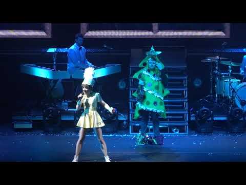 2019 12 20 Lindsey Stirling - Warmer In The Winter