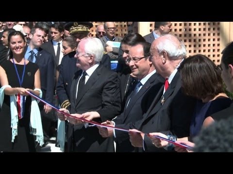 Marseille: Hollande inaugure le MuCEM et un porte-conteneurs