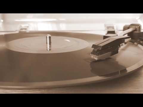 Mildred Bailey and Her Alley Cats - Squeeze Me  -1936 (78rpm)