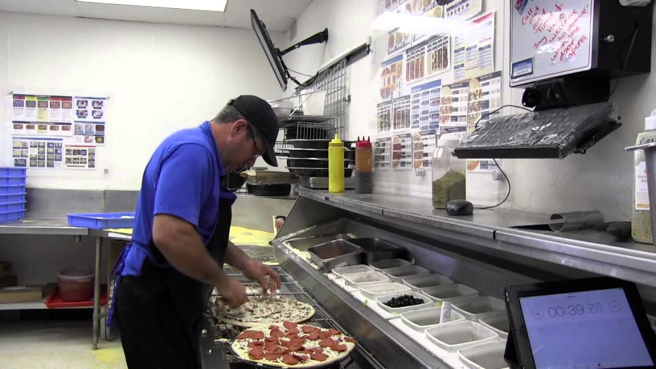 Fastest Pizza Maker - Rob Hoff