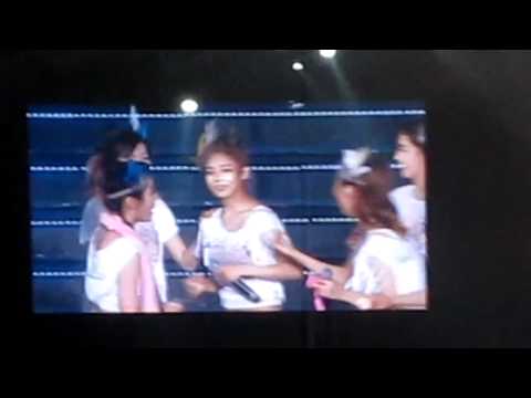 [110911 Fancam] Hyoyeon blew b'day candle and pissed off in Taiwan concert