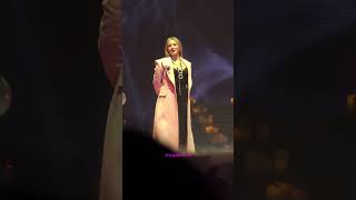 돌아다니는 박봄 계속 지켜봐주는 씨엘