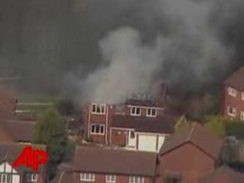 Small Plane Crashes Near London, 5 Dead