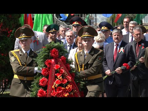 Мітынг-рэквіям, вахта памяці, акцыя «Звон смутку» і хвіліна маўчання. Гомельшчына аддае даніну павагі подзвігу продкаў видео