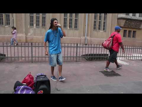 Paue improvisando nas ruas de SP