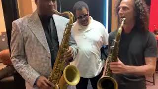 Download lagu Jazz -James Carter and Kenny G shedding on tenor sax mp3