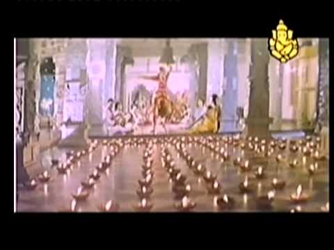 Tayoye Devagalu Deva - Mutheninta Hendathi - Superhit Kannada Song