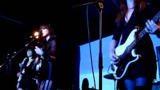 Dum Dum Girls - There Is A Light That Never Goes Out(live at The Kings Arms)