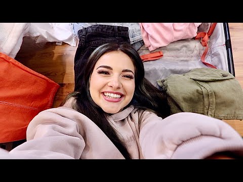 WHAT'S IN MY SUITCASE?! (Travel Essentials)