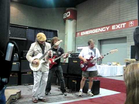 Ant Glynne and John Richards at the NAMM show 002