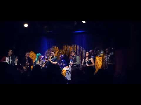 Inspector Gadje, Kafana Balkan 4 of 6