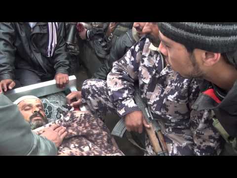 جثمان سفيان علي أبو السل قائد كتيبة شهداء نوى في ريف درعا