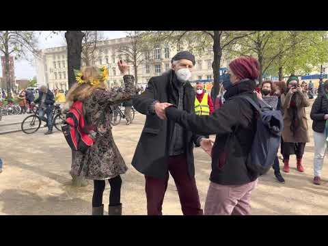 01.05.2021 Lustgarten, Künstler stehen auf. Wir wollen wieder tanzen gehn