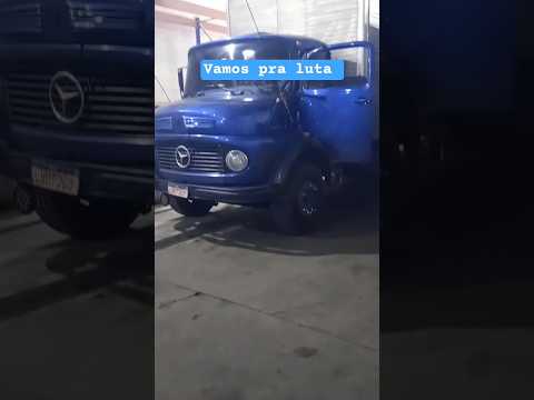 Caminhão saindo pra atender um cliente em Saltinho, interior de São Paulo