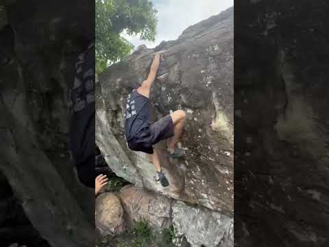 Boulder : Relâmpago - V7 Setor : Pista - cocalzinho de Goiás #bouldering #climbing