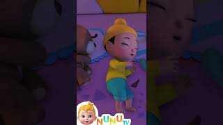 Download lagu Eight in the bed | Nursery Rhymes & Kids Songs | NuNu Tv  #babysongs #kidssongs #kindergartensong mp3