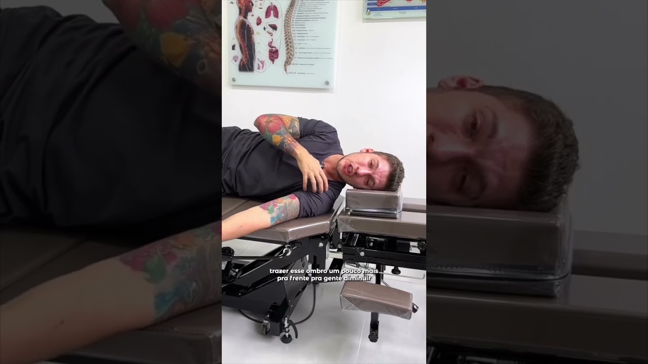 Como dormir de lado sem machucar o ombro