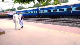 preview picture of video '3 IN 1 ANTODAYA EXPRESS indian railway  #jabalpur katra express cross Jhelum at dabra station'
