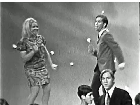 American Bandstand 1967 -Hollywood Hotline with Grace Slick- Somebody To Love, Jefferson Airplane