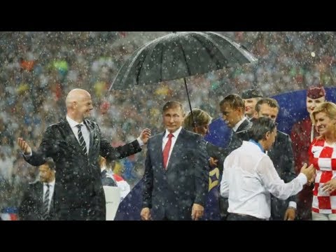WM 2018: Regenschirm-Fauxpas - "Nur Putin aus Zucker"