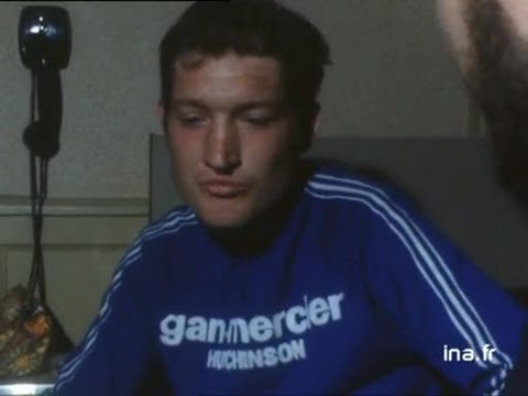 Guimard et Hezard avant le départ de "Paris Roubaix" 1973 - Archive vidéo INA