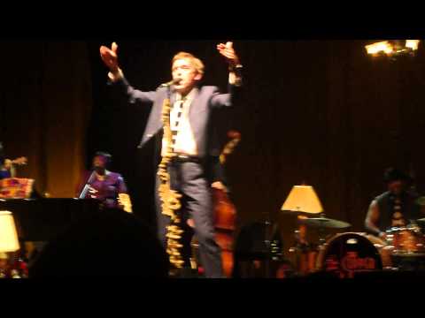 Hugh Laurie - Intro + "Jacomo Fi Na Ye" [2013.10.20 in Toronto]