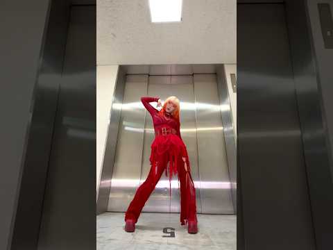 22時退勤しましたが、MAHINAも踊れます🖤 #NHK紅白 #IRISOUT #HANA #MAHINA