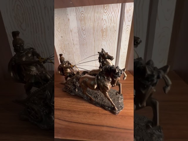 Vídeo relacionado con Estatuilla De Pieza De - Decoraciones De Piezas De , Estatua Ornamentos De La Reina De Las Figuras, De Mesa Portátiles Rey Reina | Decoración De Escritorio Artigian