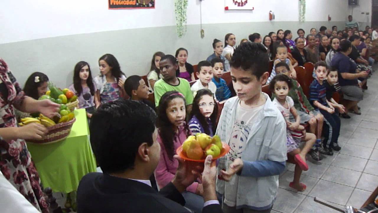 As frutas e sua características  (crianças)