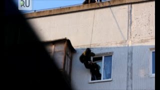 В Шадринске СОБР и ОМОН задержали наркопреступников. Оперативные кадры