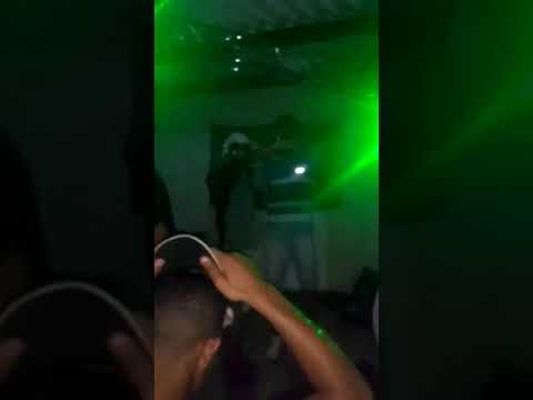 Mc KP canta pela primeira vez em palco