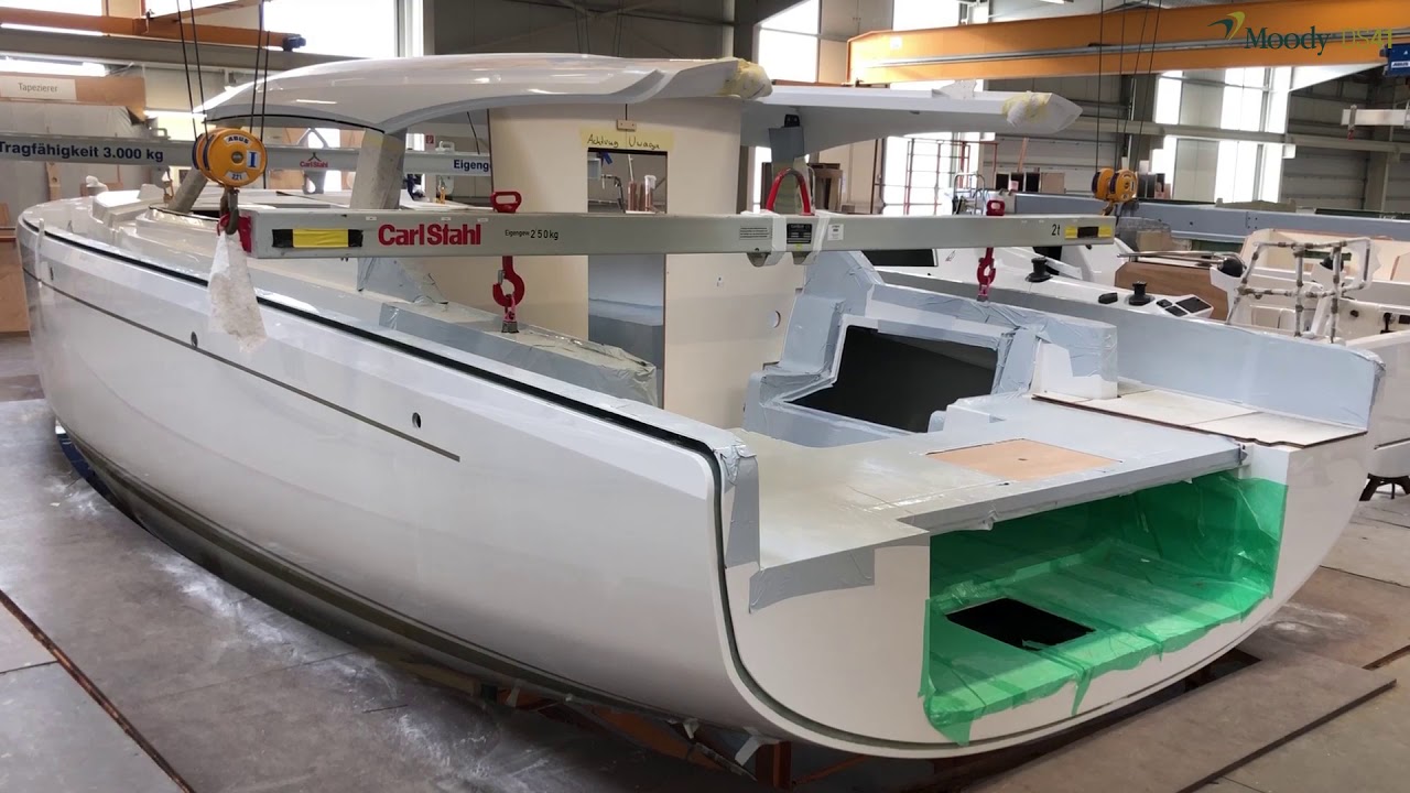 Moody Decksaloon 41 - fitting the deck