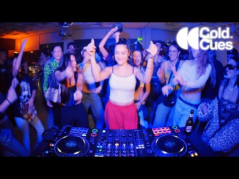 Crazy Hard Bounce Techno Hits At a Warehouse Party With Friends | ATRÂM