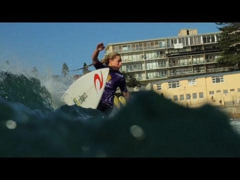 TYLER WRIGHT SURF BEACHLEY PRO 2011