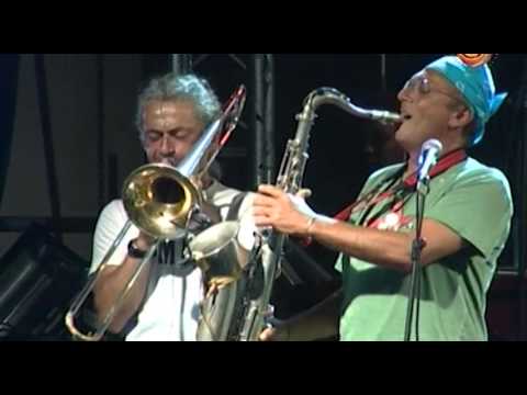 calabria sona music channel - DANIELE SEPE - kaulonia tarantella festival 2010 -