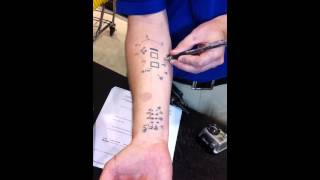 Shane connects the dots of his Les Paul tattoo