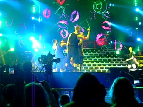 Cher Lloyd singing Girlfriend at the X-Factor Live Tour