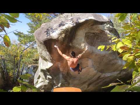 Simon Lorenzi dans "The Big Island", 8C bloc à Bleau