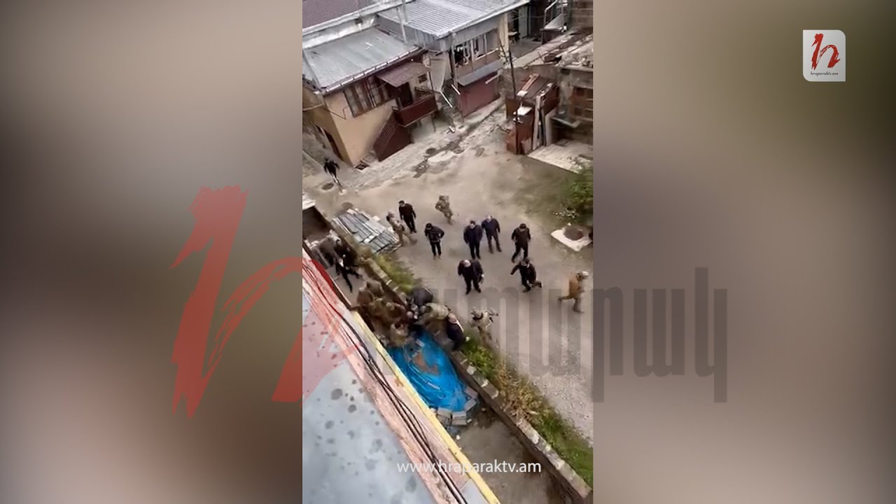 Ինչպես են շենքից հանում Վարդան Ղուկասյանին