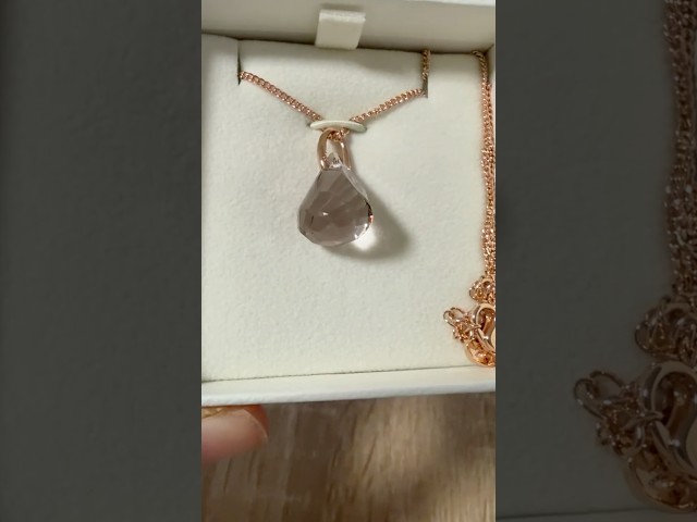 Vídeo relacionado con Swarovski Pendientes Lunar, Rosas, Baño tono oro rosa