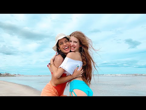Mais um dia alegre nas Praias do Sul - Modelo Julinha e Isabelle [8:29x720p] 