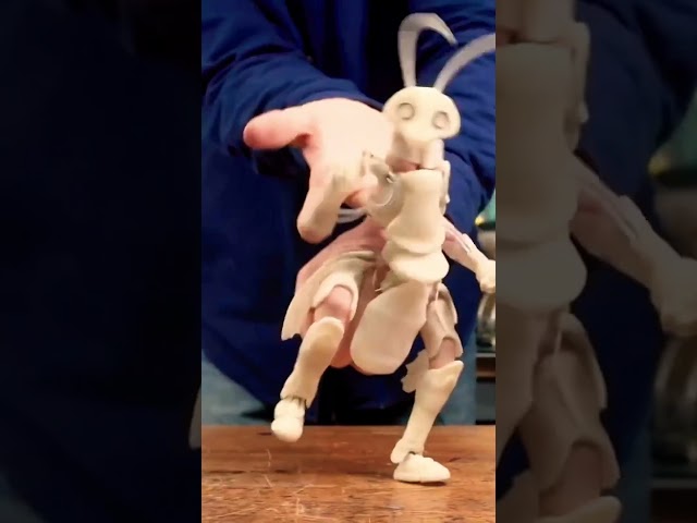 Vídeo relacionado con LOMTRATS Marionetas de Mano de Teatro para niños,Incluye Maestro,policía,Pirata,Detective,etc.con Bocas Abiertas móviles, Contar Historias,enseñar,Regalos de Festivales,1 PCS