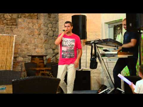 [HD] Enes Merdović - Daleko si & Nema te nema in Neum (BiH) - concert in a beach restaurant