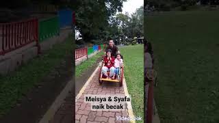 Download lagu Meisya & Syafa naik becak mp3