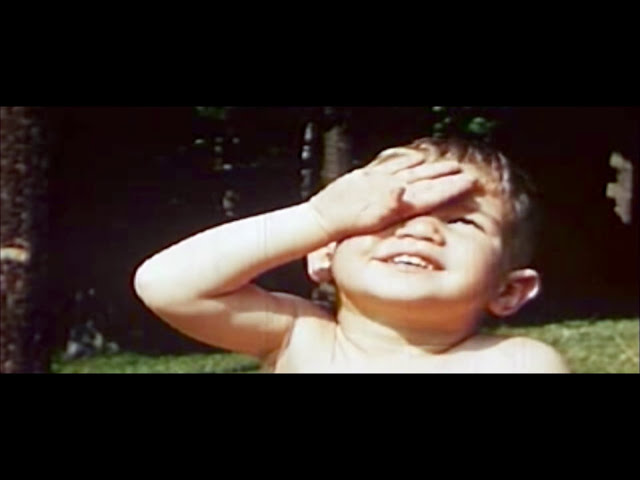 Video zu 'Astronaut' ansehen Video zu 'Astronaut' ansehen