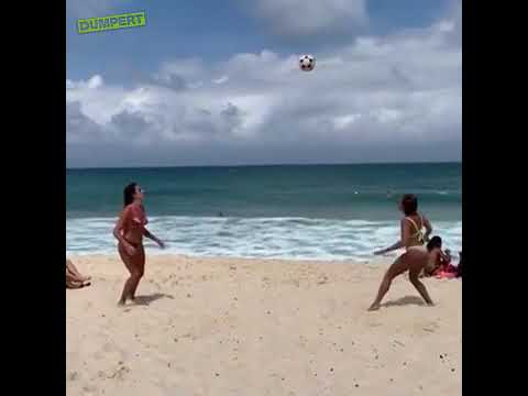 Солнце, море, лето и девушки. Что может быть лучше?