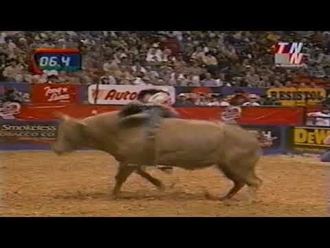 Smokin Joe bucks Cody Custer - 01 PBR Finals