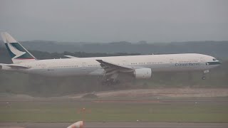 preview picture of video 'Cathay Pacific B-HNK B777 NEW CHITOSE Airport Arrival キャセイパシフィック航空 新千歳空港到着'